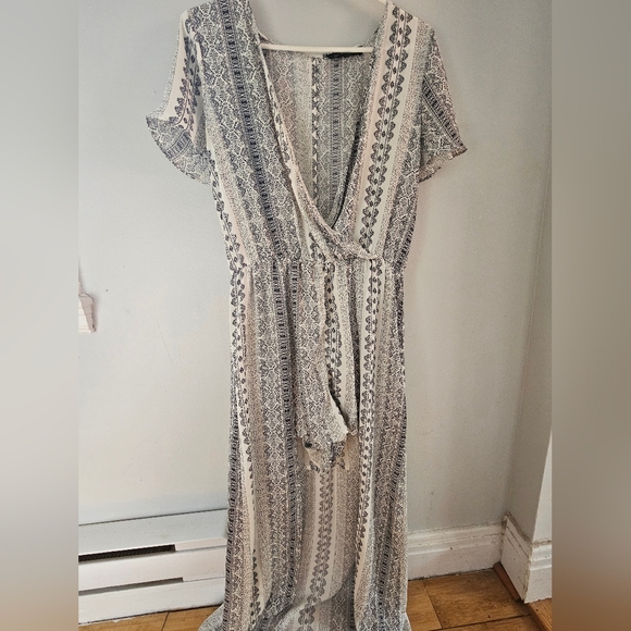 Dynamite Patterned Romper - Picture 2 of 7
